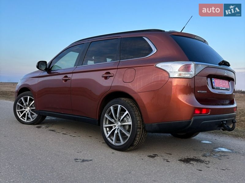 Внедорожник / Кроссовер Mitsubishi Outlander 2013 в Сарнах