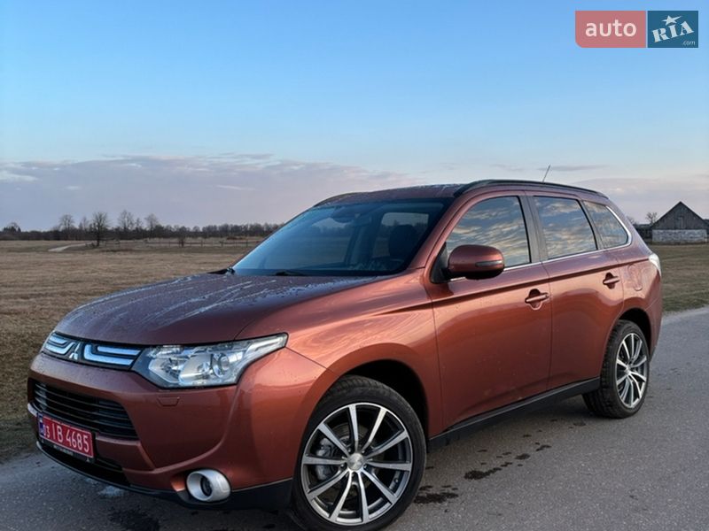 Внедорожник / Кроссовер Mitsubishi Outlander 2013 в Сарнах