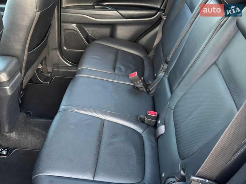 Внедорожник / Кроссовер Mitsubishi Outlander 2013 в Сарнах