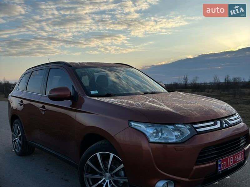 Внедорожник / Кроссовер Mitsubishi Outlander 2013 в Сарнах