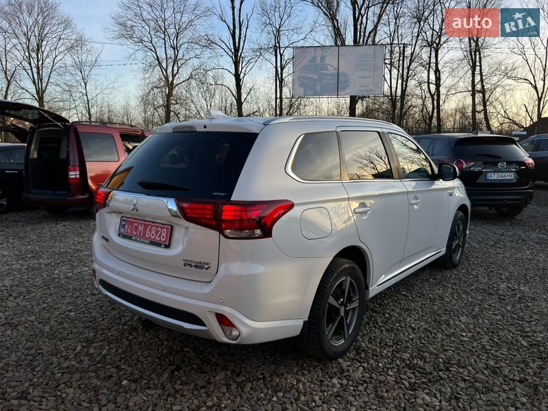 Внедорожник / Кроссовер Mitsubishi Outlander 2016 в Коломые