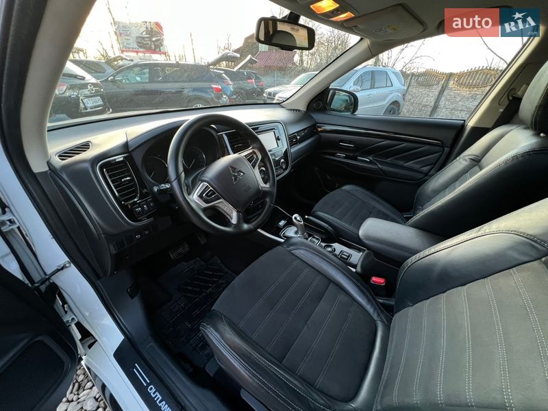 Внедорожник / Кроссовер Mitsubishi Outlander 2016 в Коломые