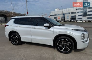 Внедорожник / Кроссовер Mitsubishi Outlander 2023 в Киеве