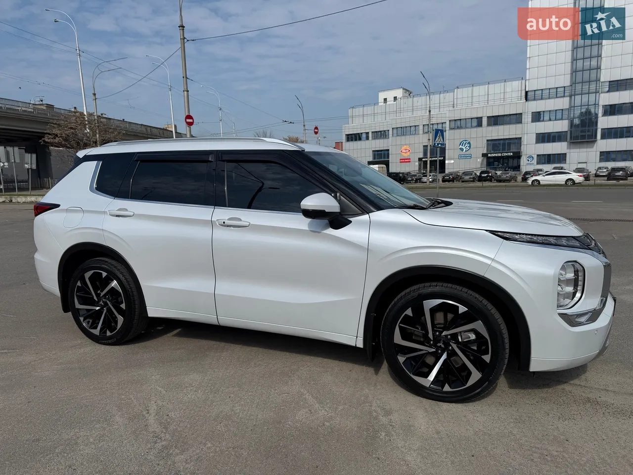 2022 Mitsubishi Outlander - мініатюра 16
