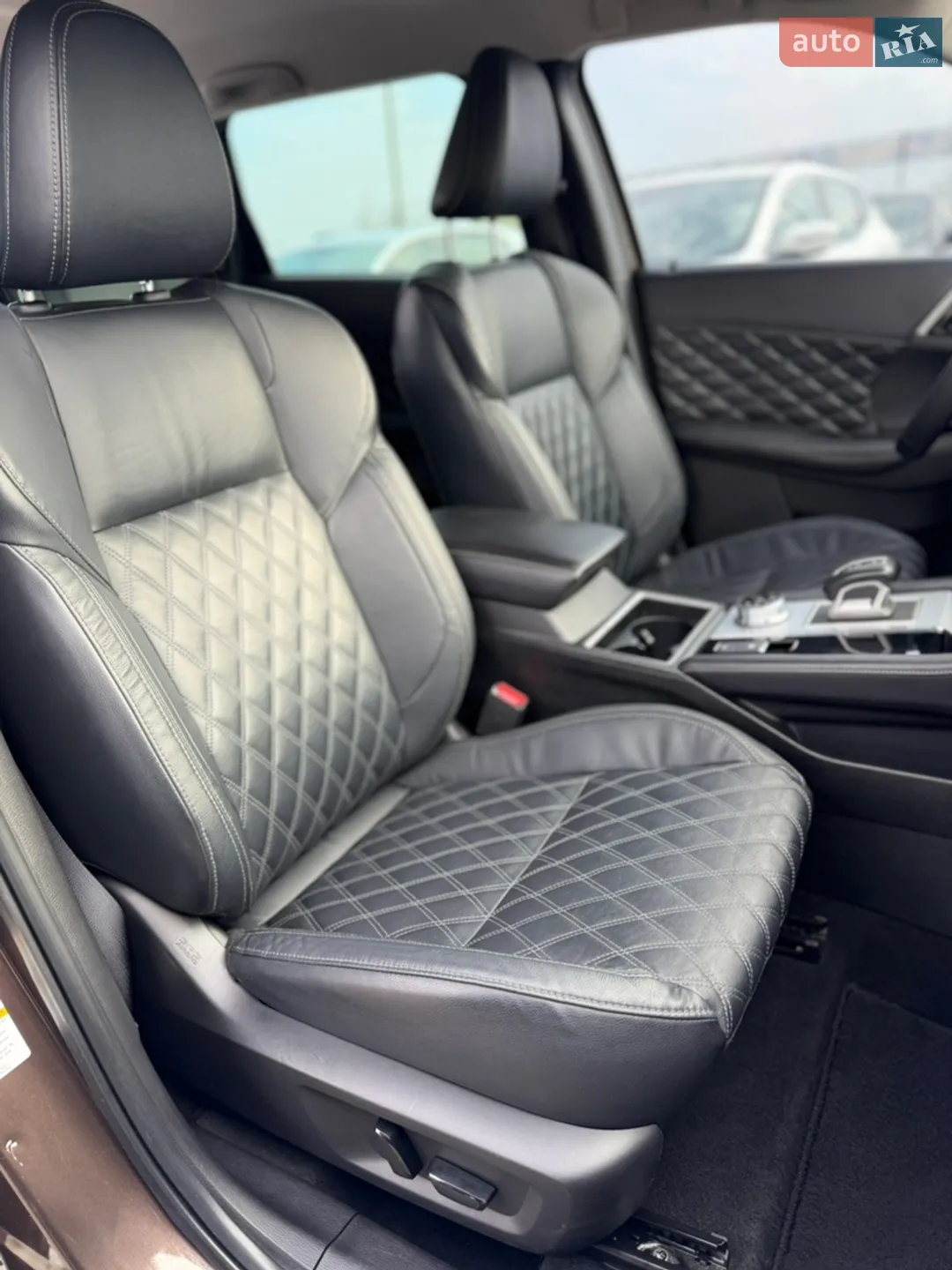 2022 Mitsubishi Outlander - мініатюра 23