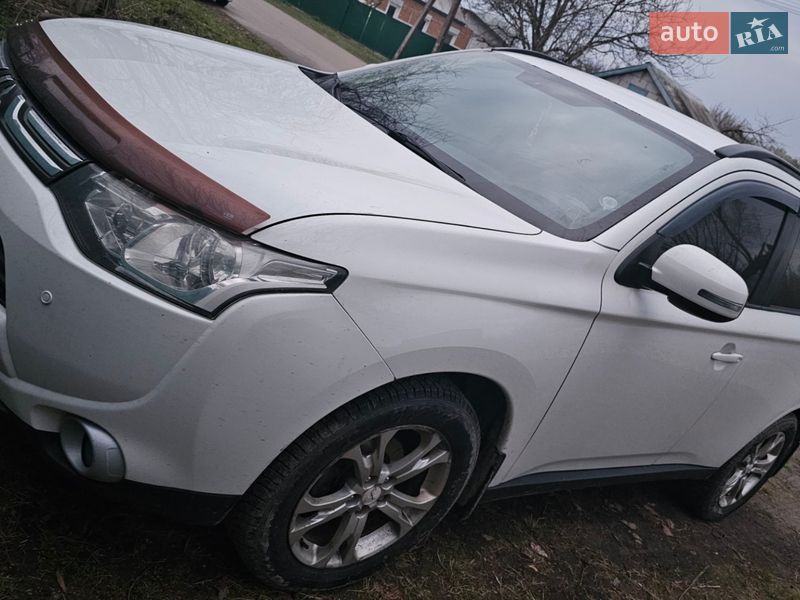 Внедорожник / Кроссовер Mitsubishi Outlander 2013 в Киеве