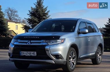 Позашляховик / Кросовер Mitsubishi Outlander 2015 в Кам'янському