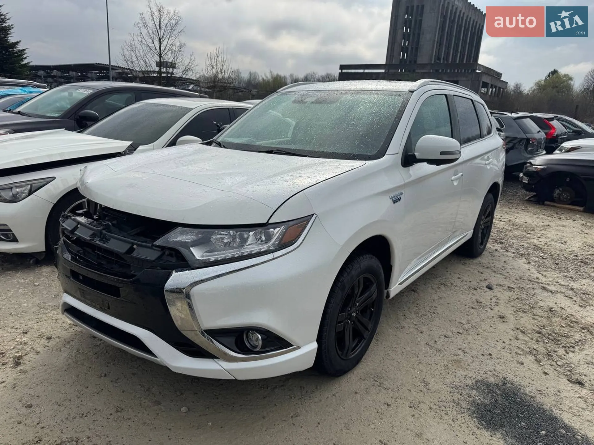 2018 Mitsubishi Outlander - фото 1