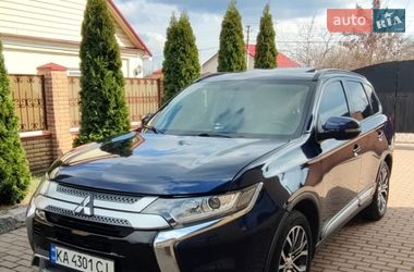 Внедорожник / Кроссовер Mitsubishi Outlander 2016 в Полтаве