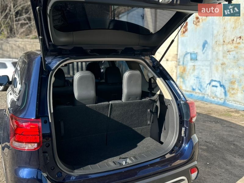 Внедорожник / Кроссовер Mitsubishi Outlander 2020 в Киеве