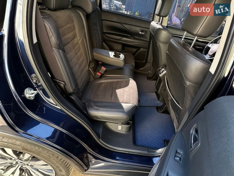 Внедорожник / Кроссовер Mitsubishi Outlander 2020 в Киеве