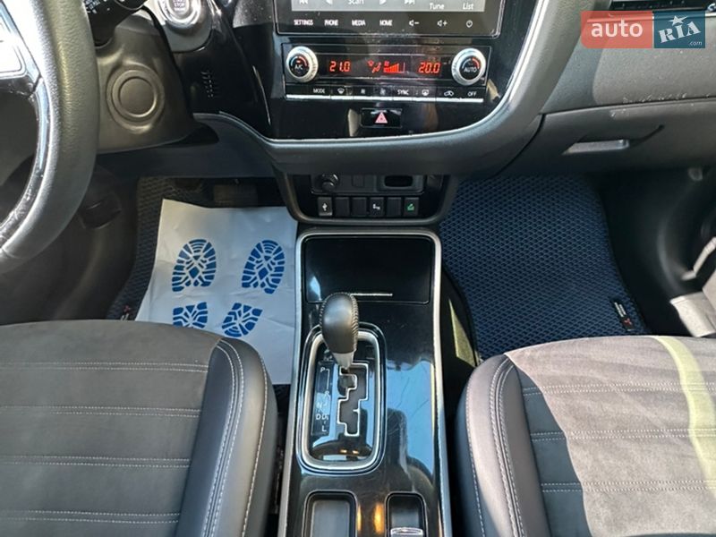 Внедорожник / Кроссовер Mitsubishi Outlander 2020 в Киеве