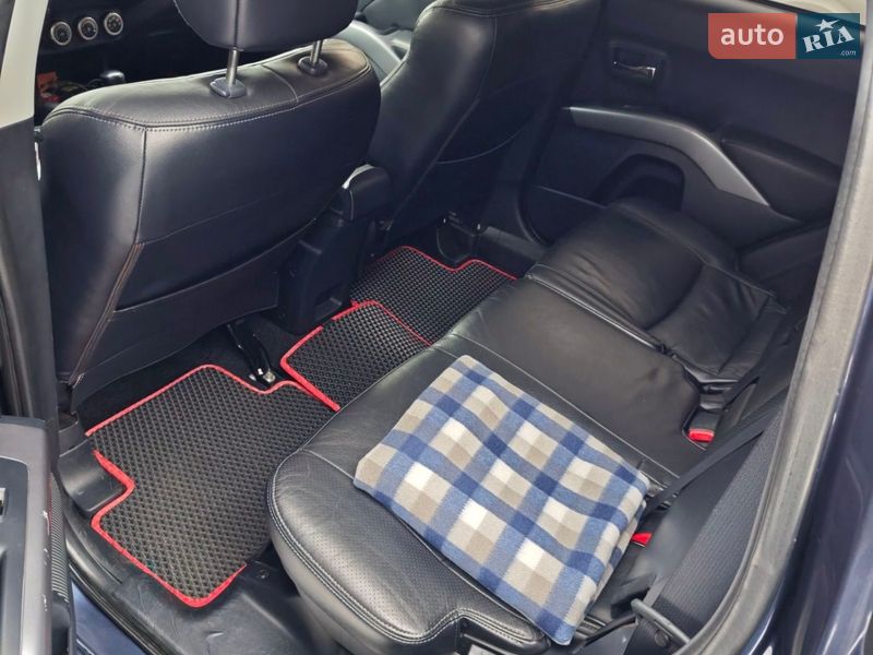 Позашляховик / Кросовер Mitsubishi Outlander 2009 в Києві