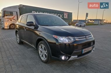 Внедорожник / Кроссовер Mitsubishi Outlander 2015 в Житомире