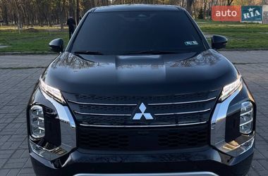 Позашляховик / Кросовер Mitsubishi Outlander 2023 в Києві