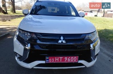 Позашляховик / Кросовер Mitsubishi Outlander 2017 в Рівному