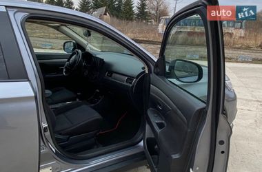 Позашляховик / Кросовер Mitsubishi Outlander 2016 в Львові