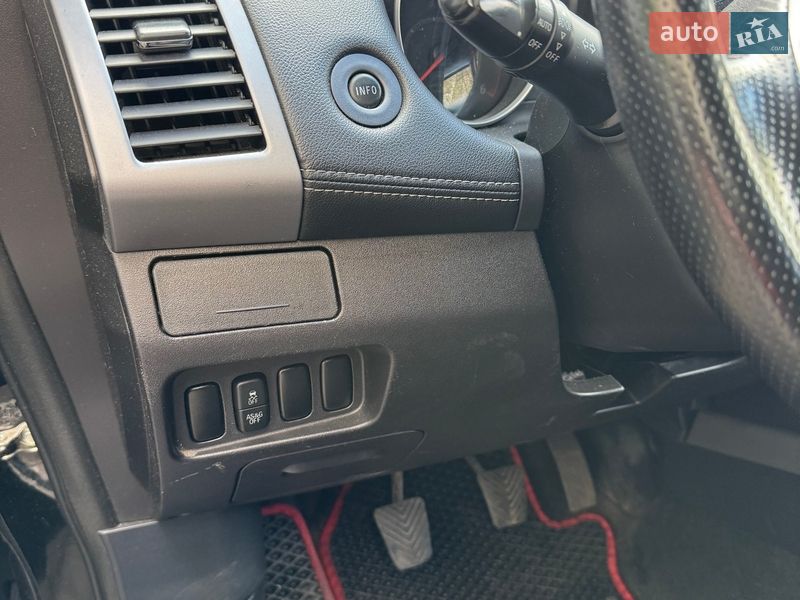 Внедорожник / Кроссовер Mitsubishi Outlander 2012 в Черкассах