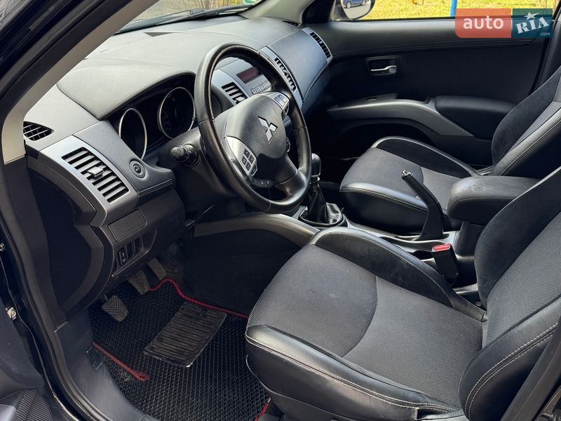 Внедорожник / Кроссовер Mitsubishi Outlander 2012 в Черкассах