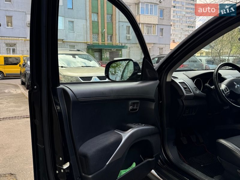 Внедорожник / Кроссовер Mitsubishi Outlander 2012 в Черкассах