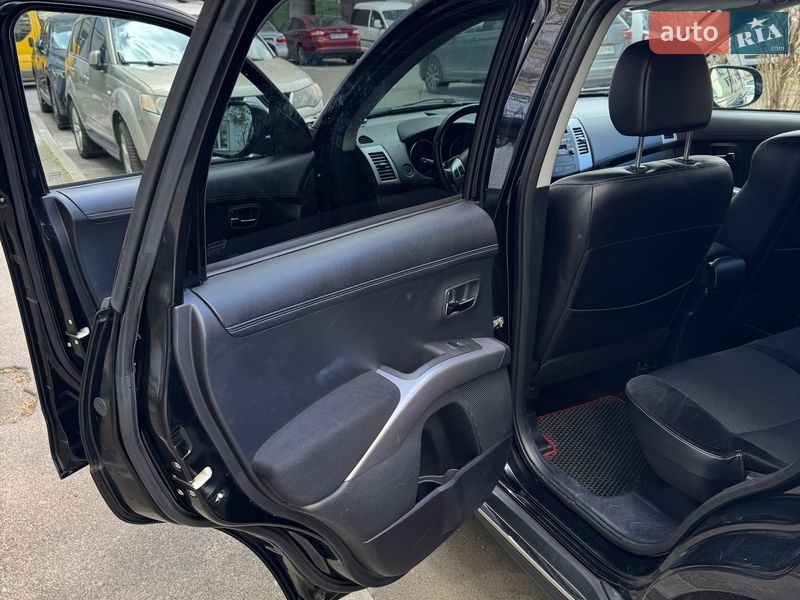 Внедорожник / Кроссовер Mitsubishi Outlander 2012 в Черкассах