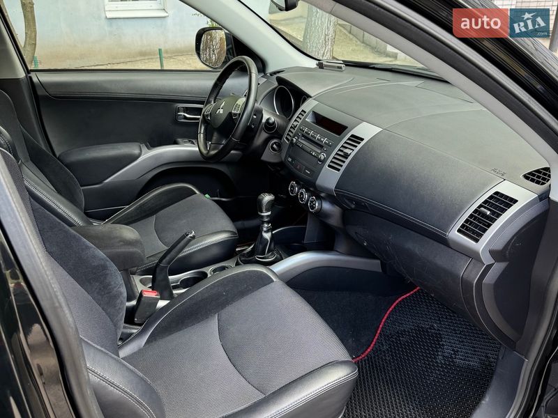 Внедорожник / Кроссовер Mitsubishi Outlander 2012 в Черкассах
