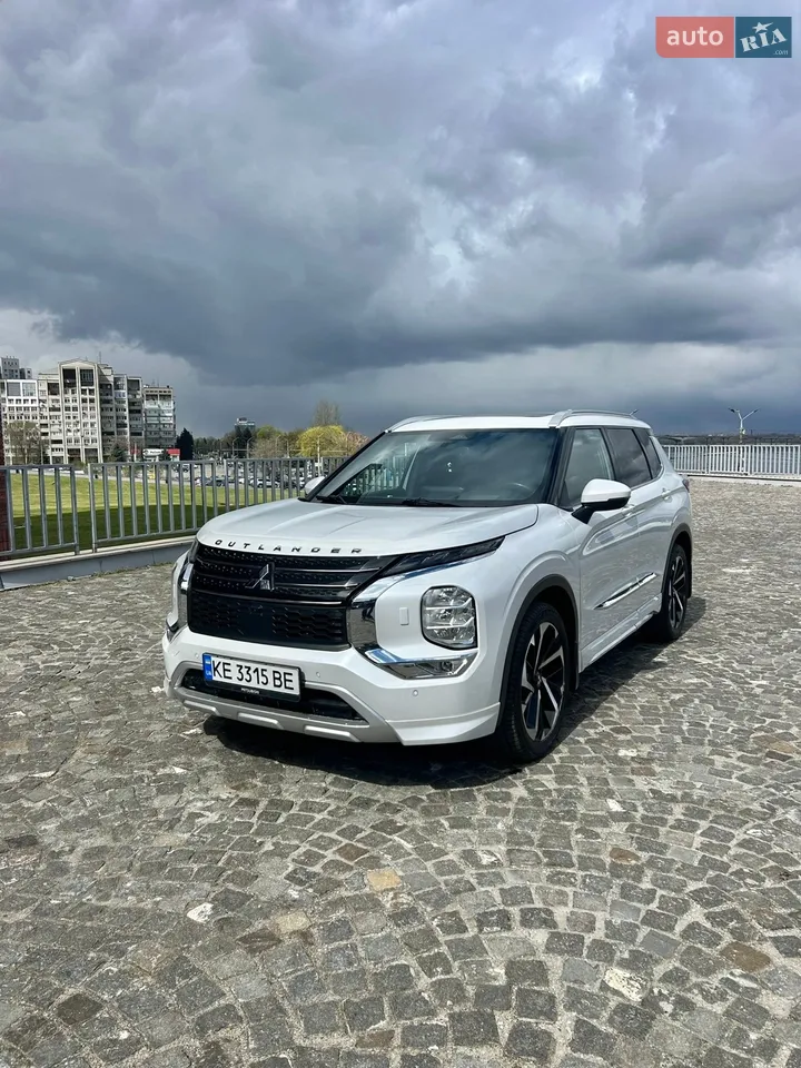 2021 Mitsubishi Outlander - мініатюра 16