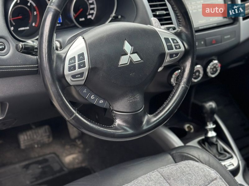Внедорожник / Кроссовер Mitsubishi Outlander 2010 в Львове