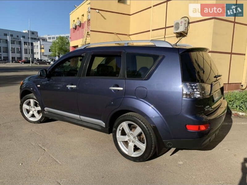 Позашляховик / Кросовер Mitsubishi Outlander 2009 в Києві