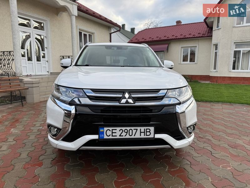 Позашляховик / Кросовер Mitsubishi Outlander 2017 в Чернівцях
