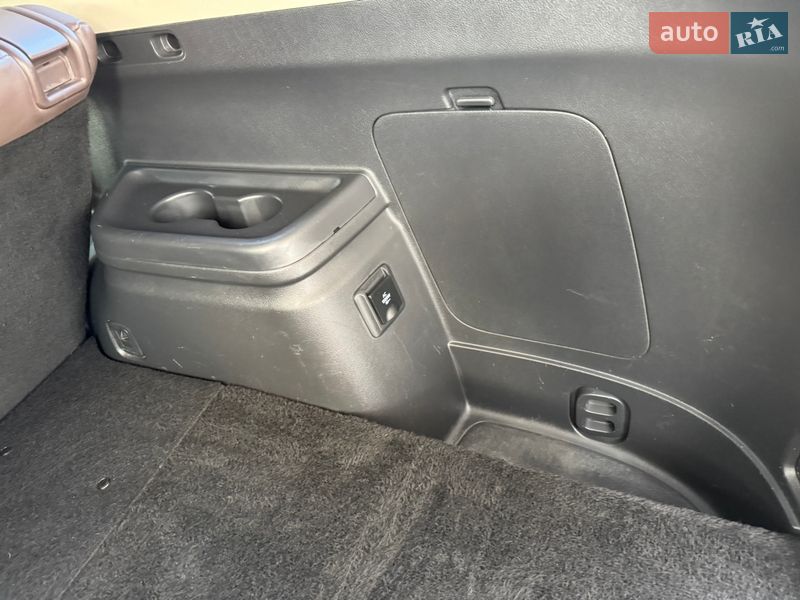 Позашляховик / Кросовер Mitsubishi Outlander 2017 в Чернівцях