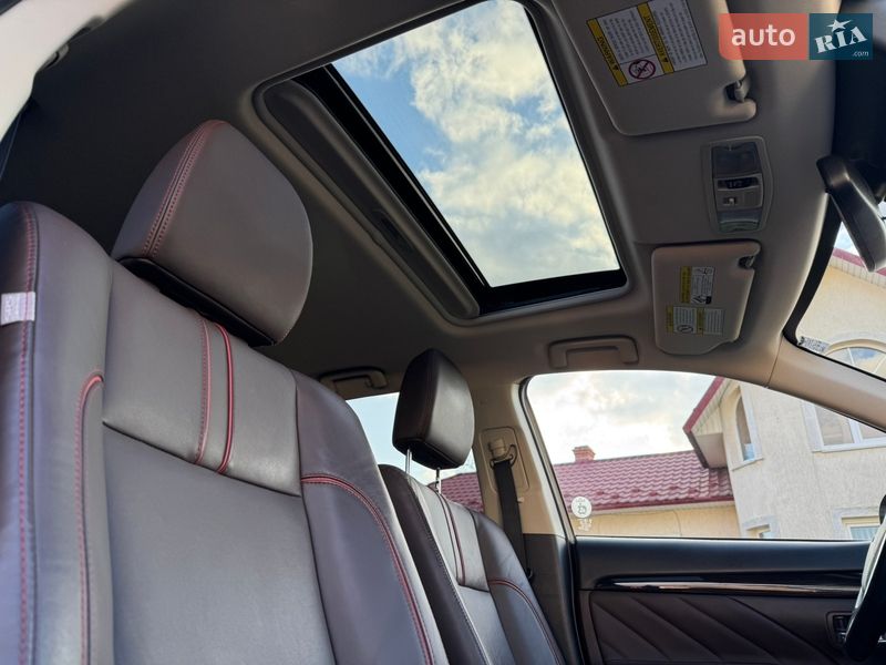 Позашляховик / Кросовер Mitsubishi Outlander 2017 в Чернівцях