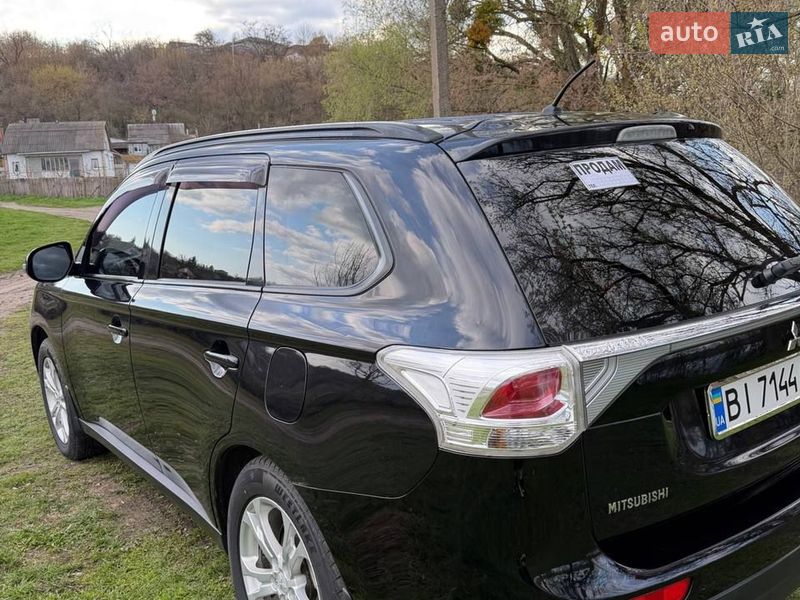 Позашляховик / Кросовер Mitsubishi Outlander 2012 в Гадячі