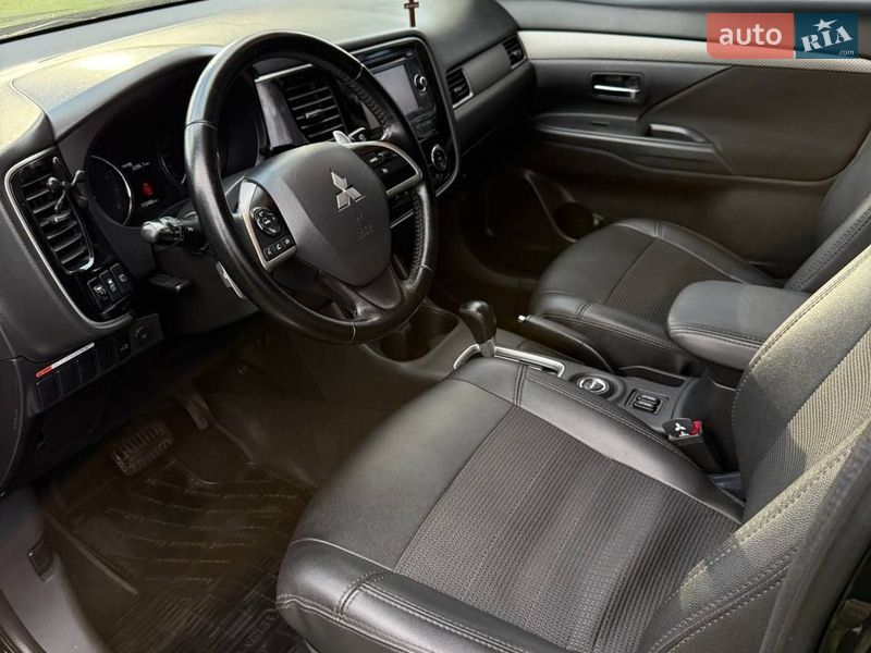 Позашляховик / Кросовер Mitsubishi Outlander 2012 в Гадячі