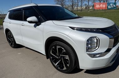 Позашляховик / Кросовер Mitsubishi Outlander 2023 в Києві