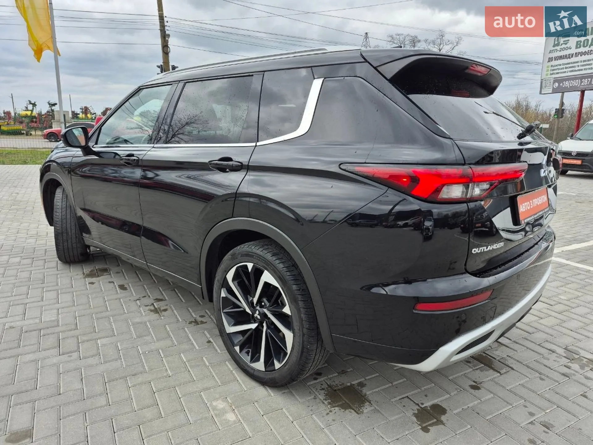 2021 Mitsubishi Outlander - мініатюра 4