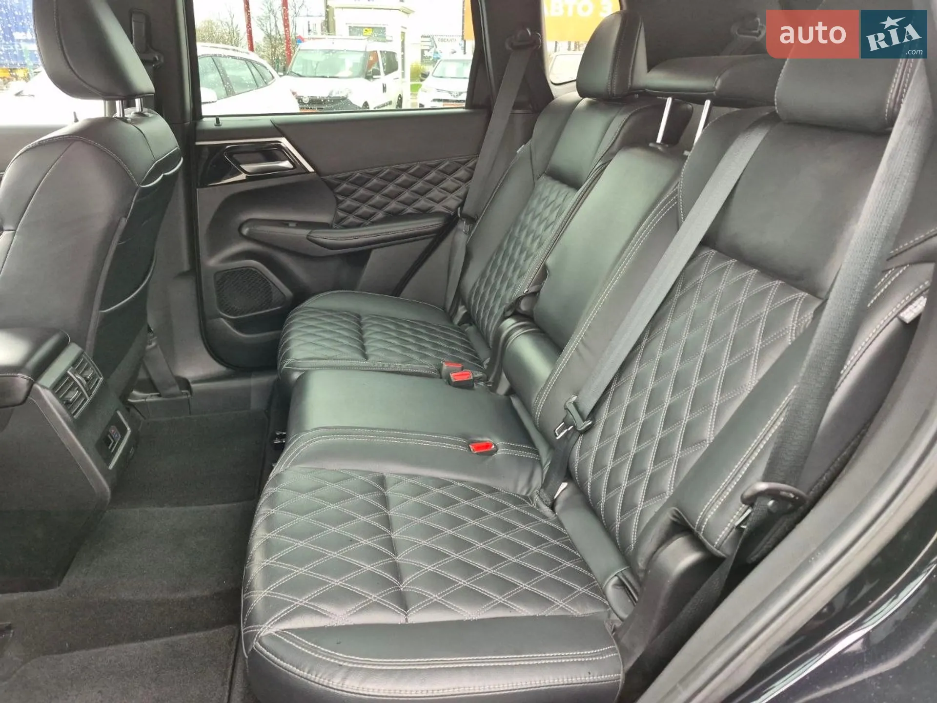 2021 Mitsubishi Outlander - мініатюра 12