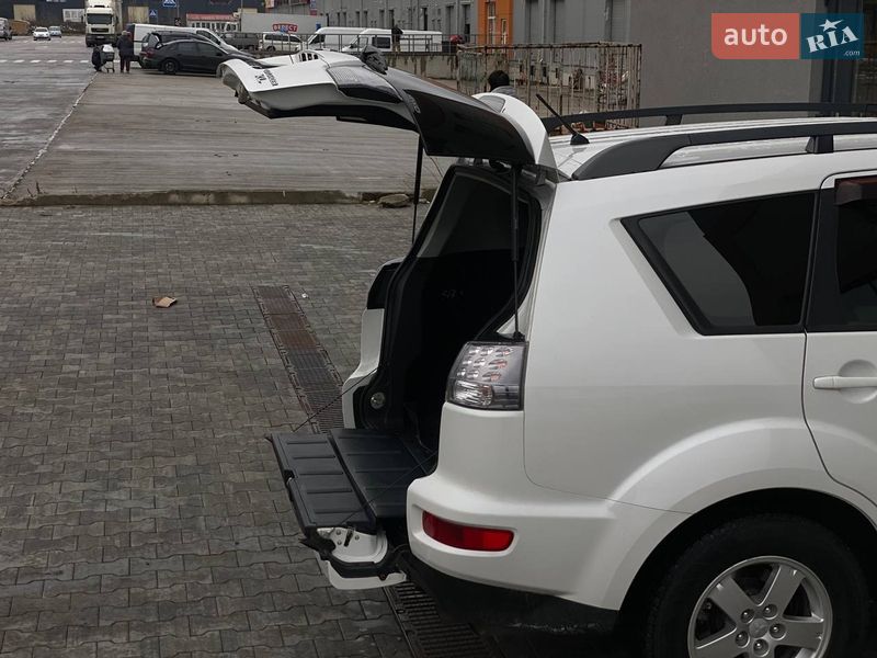 Внедорожник / Кроссовер Mitsubishi Outlander 2011 в Киеве