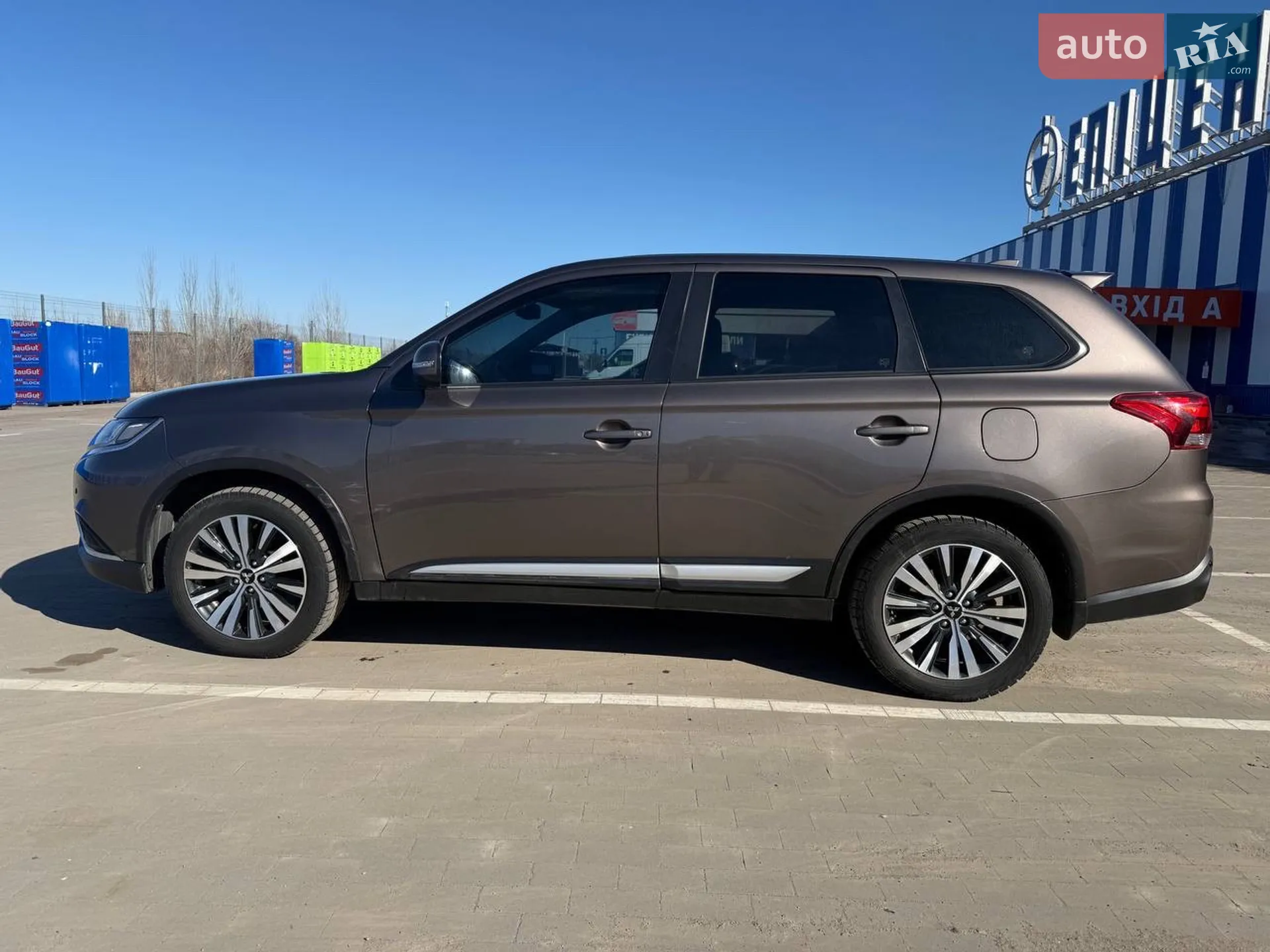2021 Mitsubishi Outlander - мініатюра 2