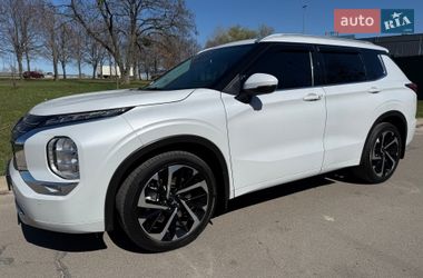 Позашляховик / Кросовер Mitsubishi Outlander 2023 в Києві