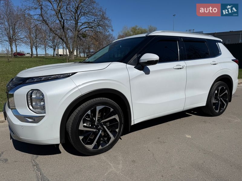 Mitsubishi Outlander 2023