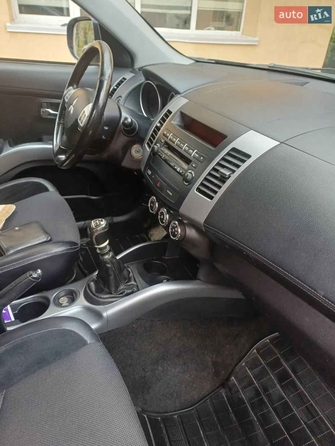 2010 Mitsubishi Outlander - мініатюра 12