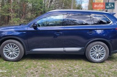 Внедорожник / Кроссовер Mitsubishi Outlander 2016 в Чернигове