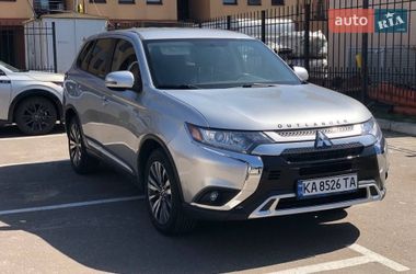 Внедорожник / Кроссовер Mitsubishi Outlander 2019 в Киеве