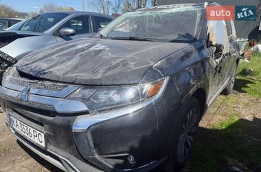 Внедорожник / Кроссовер Mitsubishi Outlander 2019 в Киеве
