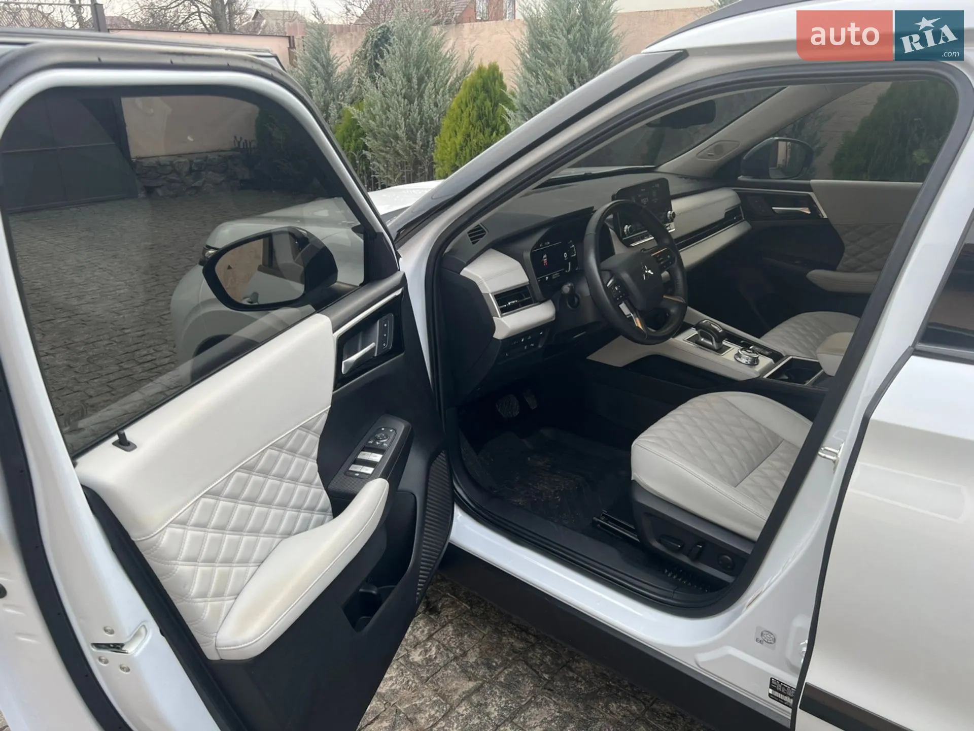 2023 Mitsubishi Outlander - мініатюра 28