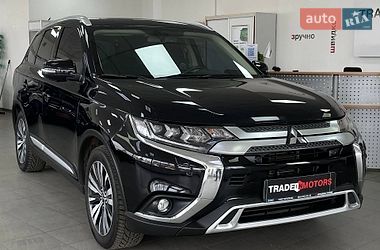 Позашляховик / Кросовер Mitsubishi Outlander 2020 в Києві
