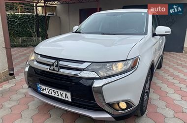 Внедорожник / Кроссовер Mitsubishi Outlander 2016 в Овидиополе