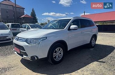 Внедорожник / Кроссовер Mitsubishi Outlander 2015 в Луцке