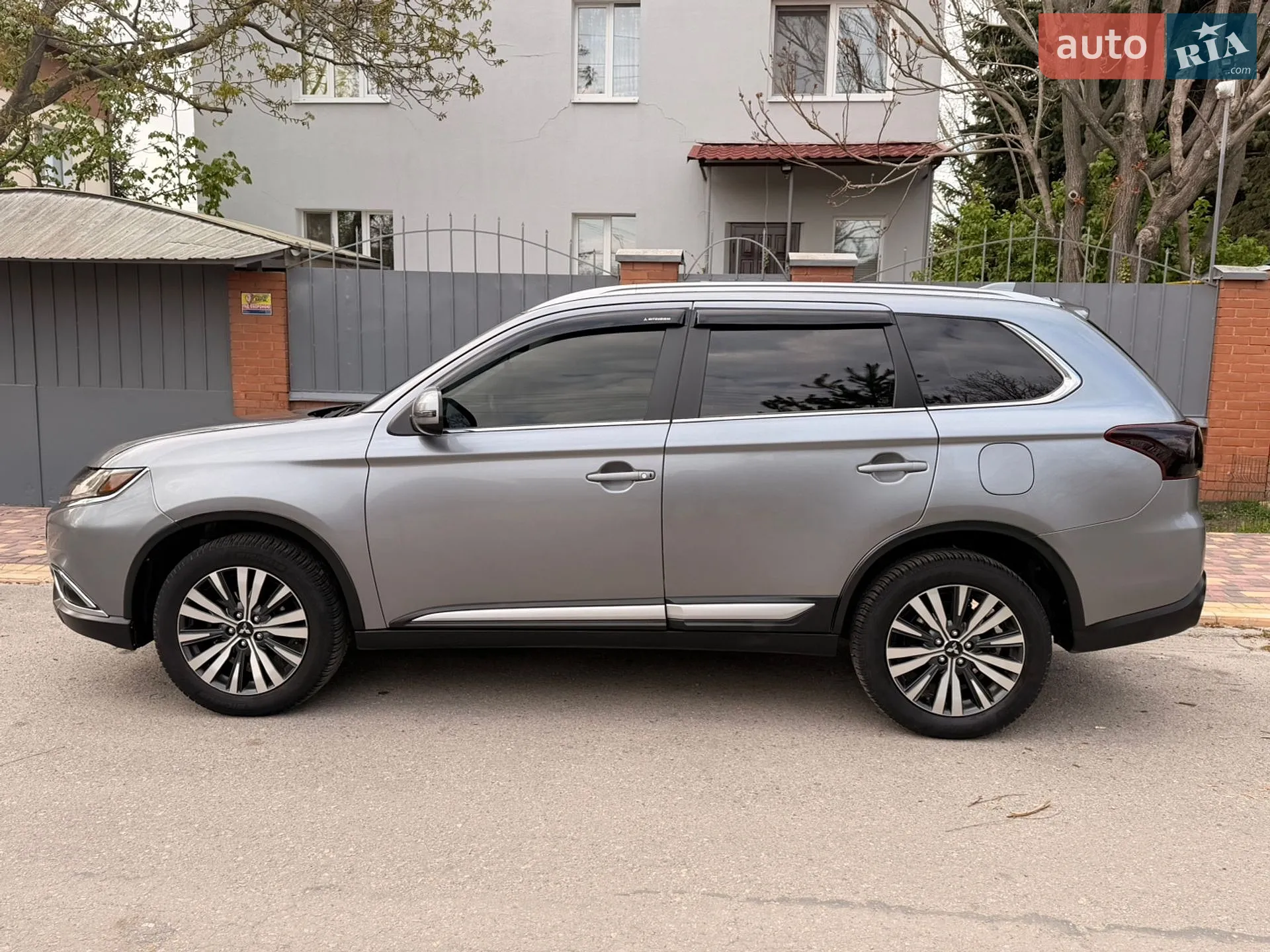 2019 Mitsubishi Outlander - мініатюра 8
